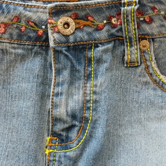 Vanilla Star mini jean flowered embroidered skirt - Picture 4 of 8